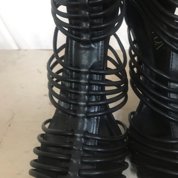 Shoes - Picture 3 of 8